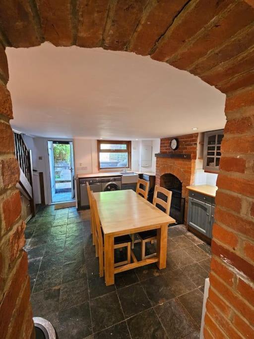 House In Historic Winchester Luaran gambar